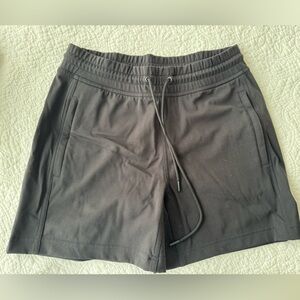 Aritzia TnAction/TnaSLICK™ Warm-Up 5" Short